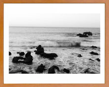 Cargar imagen en el visor de la galería, Cuadro Olas blanco y negro
